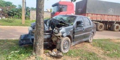 Jovem de 24 anos morre após colidir veículo contra árvore em Jaru