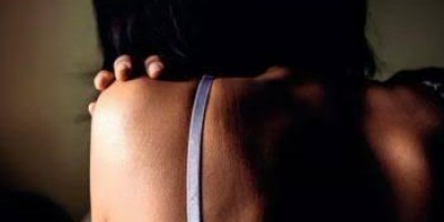 Mulher aceita carona de dois homens e sofre tentativa de estupro em hotel