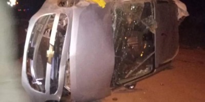 Carro fica destruído após capotar na RO-387 em Pimenta Bueno