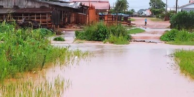 Quase 3 horas de chuva provoca alagamentos em Alta Floresta; veja o vídeo