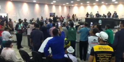 Projeto para aumentar no salário do prefeito, de R$ 13,4 mil para R$ 24,1, quase acaba...