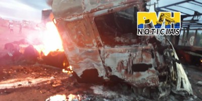 Motorista morre carbonizado após explosões de carretas em grave acidente na BR-364;...