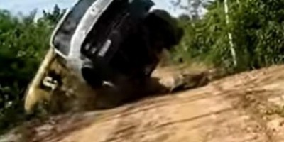 Filho filma próprio pai desabando de ponte com um caminhão carregado com uma máquina...
