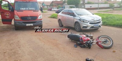 Acidente entre moto e carro deixa dois feridos, em Rolim de Moura