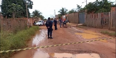 Homem é assassinado com cerca de 14 facadas em Candeias do Jamari