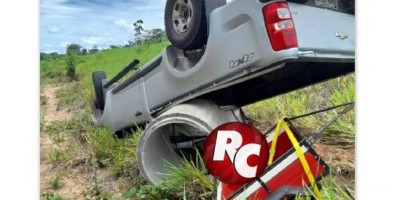 Motorista escapa ileso após caminhonete tombar na BR-429 em Alvorada
