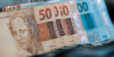 Bolsonaro anuncia salário mínimo de R$ 1.100 a partir de 1º de janeiro; Auxílio...