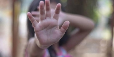 Criança de 11 anos pede socorro em igreja e escapa de ser estuprada pelo padrasto em...