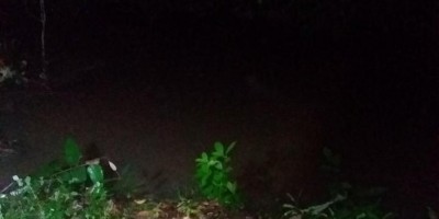 Idosa, que não sabia nadar, entra em rio com correnteza para tentar salvar marido de...