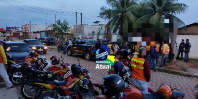 'O bicho pegou': Condutor bate em carro estacionado e foge furtando motocicleta de...