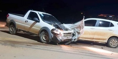Três veículos se envolvem em acidente na BR-364 em Jaru