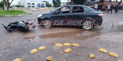 Motociclista fica ferida em acidente no centro de Rolim de Moura