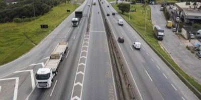 Greve dos caminhoneiros marcada pra hoje 'não saiu da estrada'