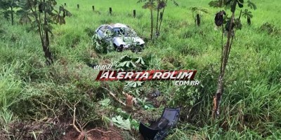 Veiculo danificado, com sinais de capotamento, é encontrado na RO-010 em Rolim de Moura
