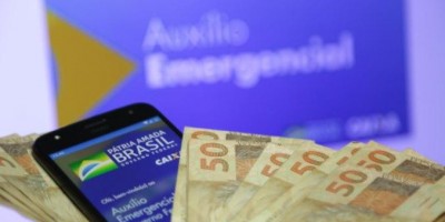 Governo federal estuda auxílio emergencial de R$ 250 por 4 meses