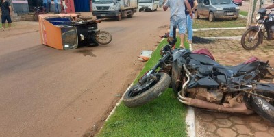 ROLIM DE MOURA: Condutor de Kawasaki colide em motocicleta de publicidade no centro