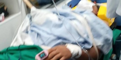 Pedaço de madeira atravessa corpo de adolescente que é encaminhado em estado grave para...