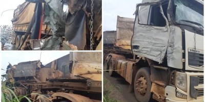 Acidente entre carretas interdita parcialmente a BR-364 em Pimenta Bueno