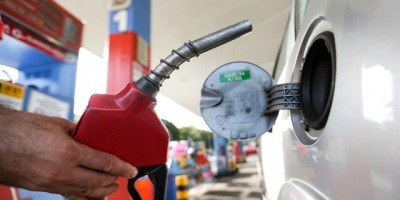Petrobras reduz preço da gasolina pela primeira vez no ano, após 6 aumentos consecutivos