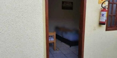 Vizinhos encontram corpo em avançado estado de decomposição dentro de casa