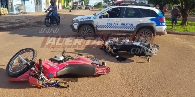Dois motociclistas se envolvem em acidente em Rolim de Moura
