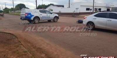 Motociclista é socorrido pelos bombeiros ao atingir carro no Boa Esperança em Rolim de...