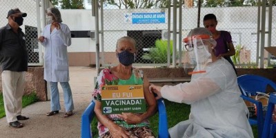 245 idosos receberam a vacina contra coranavírus em Rolim de Moura