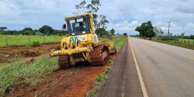 DER realiza limpeza na margem da RO-479 para iniciar construção da ciclovia em Rolim de...