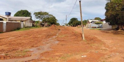 Prefeitura inicia limpeza e recuperação das ruas em Rolim de Moura