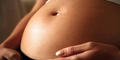 Adolescente grávida é espancada com chutes na barriga pelo marido