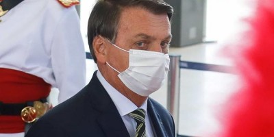 Temendo CPI, Bolsonaro pressiona senador, por telefone, a pedir abertura de impeachment...