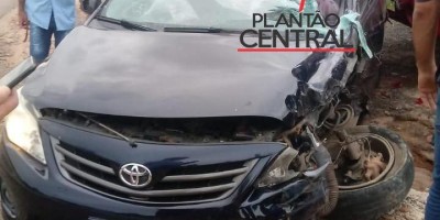 Vídeo mostra resgate dramático de motorista preso nas ferragens após grave acidente em...