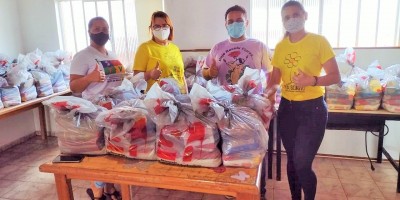 Rolim de Moura: Atacarejo Santa Helena doa 200 cestas básicas para a SEMAS