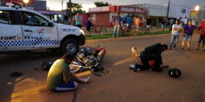 Vilhena: Suspeitos acabam feridos após colidirem motocicleta contra viatura da PM...