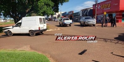 Acidente entre dois carros é registrado no centro de Rolim de Moura
