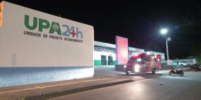 Veículos estacionados de forma irregular bloqueiam entrada de emergências na UPA de...