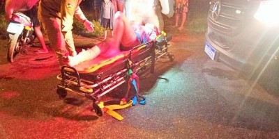 Mulher tem perna dilacerada em acidente entre moto e carro em Rolim de Moura; Motorista...