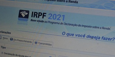 Bolsonaro veta projeto que adiava prazo de entrega do Imposto de Renda para final de...