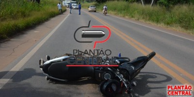 Motociclista é socorrido até ao Hospital após colidir em traseira de caminhonete na...