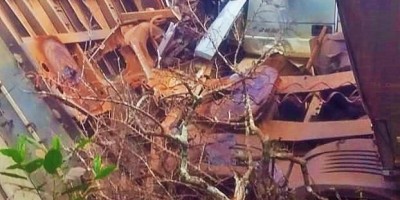 Carreta carregada de soja não consegue subir serra e provoca acidente entre Chupinguaia...