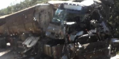 Motoristas ficam com ferimentos leves após colisão entre duas carretas entre Vilhena e...