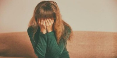 Adolescente é abandonada na rua após recusar participar de 'festinha sexual'