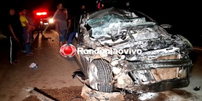 Família fica presa em veículo após colisão com carreta na BR-364 em Porto Velho