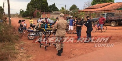 Motociclista fratura perna ao ser atingido por caminhonete em Rolim de Moura