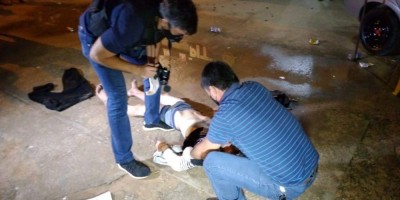 Jovem é executado a tiros sentado em cadeira de bar em Ji-Paraná; veja o vídeo