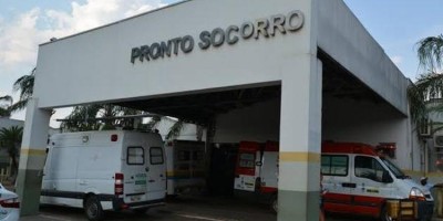 Tiro acidental: Homem atira contra o próprio corpo ao manusear pistola dentro de casa