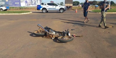 Carreta passa em cima das pernas de motociclista em grave acidente em Vilhena