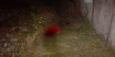 Homem sofre tentativa de assassinato a tiros quando conversava com amigos