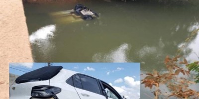 Motorista perde controle da direção e carro cai dentro de rio