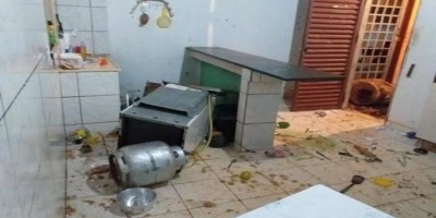 Marido quebra tudo dentro de casa e espanca mulher por causa de dinheiro para droga